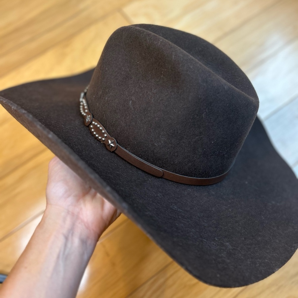 Cowgirl Cowboy Western Felt Hat with star studded band - Picture 4 of 9